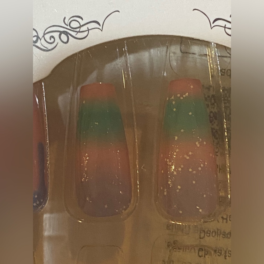 NWT take home nail art kit includes many nails, the adhesives dual emery board - Picture 8 of 15
